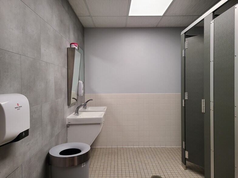 More Photos Of 850 High St, Holyoke Medical For Lease