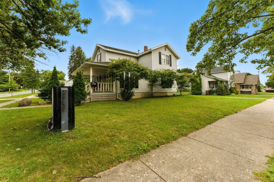 More Photos Of 502 W State St, Hastings Freestanding For Sale