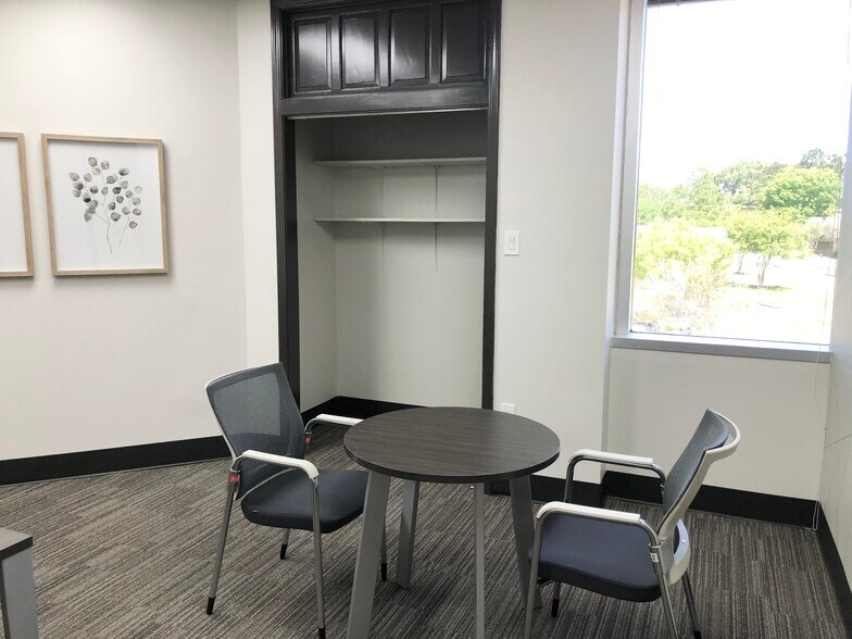 More Photos Of 3029 S Sherwood Forest Blvd, Baton Rouge Office For Sale