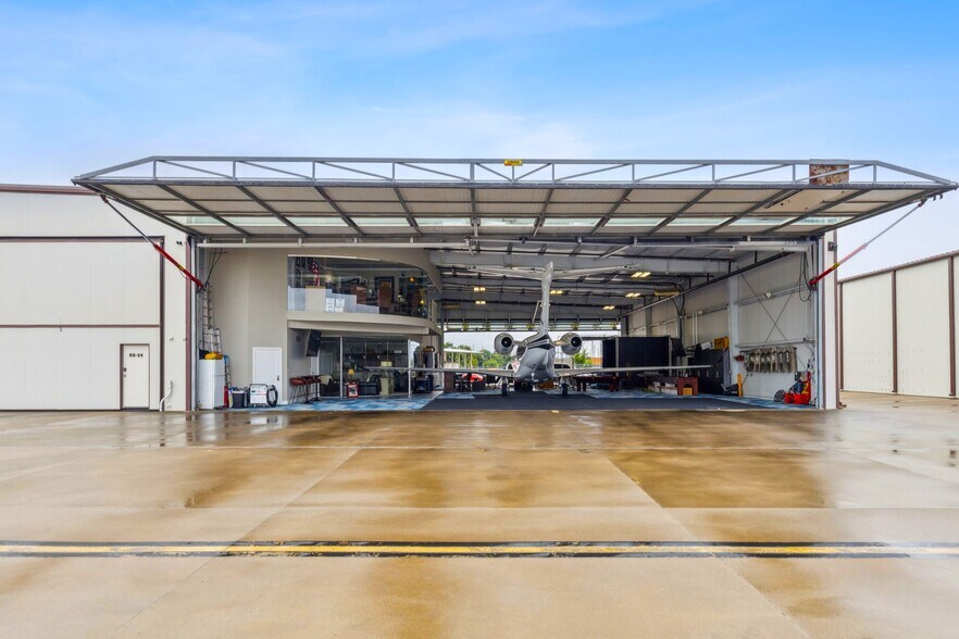 More Photos Of 15809 Addison Rd, Addison Airplane Hangar For Sale