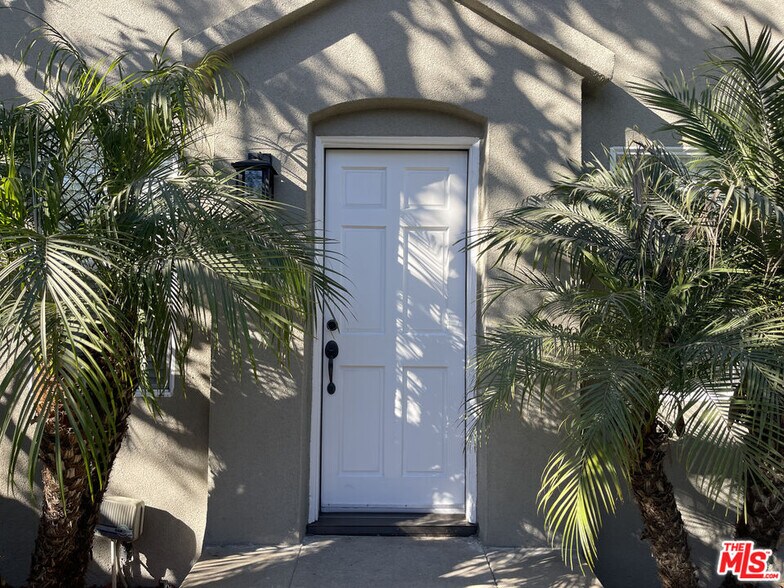 Primary Photo Of 817 Broadway St, Venice Multifamily For Sale