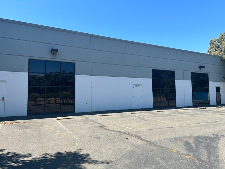 More Photos Of 435 Executive Court North, Fairfield Light Distribution For Sale