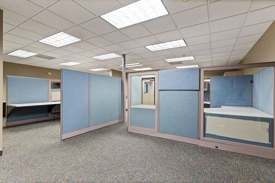More Photos Of 212 S Main St, Grove Office For Sale