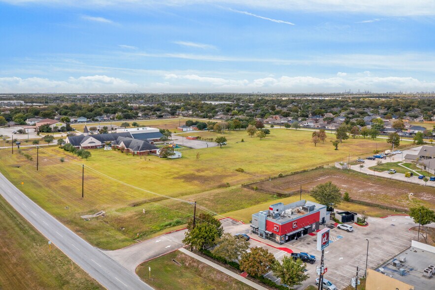 More Photos Of 9601 Fairmont Parkway, La Porte Land For Sale