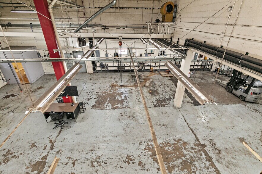 More Photos Of 303 Elgin Ave, Elgin Industrial For Sale