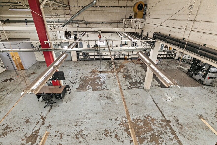 More Photos Of 303 Elgin Ave, Elgin Industrial For Sale