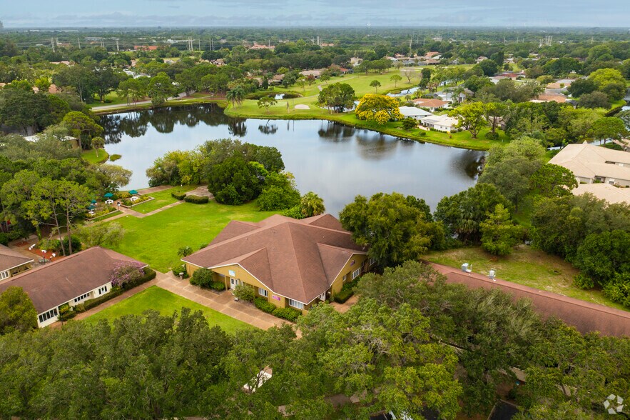 More Photos Of 5045-5049 Ringwood Mdws, Sarasota Unknown For Lease