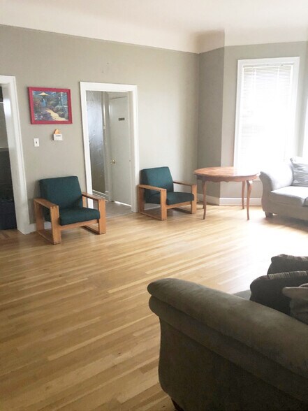 More Photos Of 111 Cass Ave, Mount Clemens Office For Sale