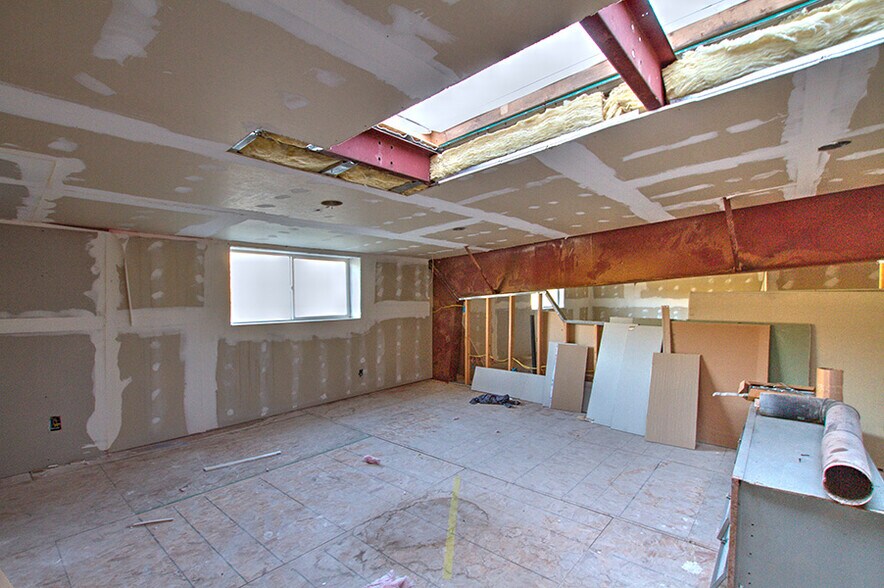 More Photos Of 225 West St, Evanston Light Manufacturing For Sale