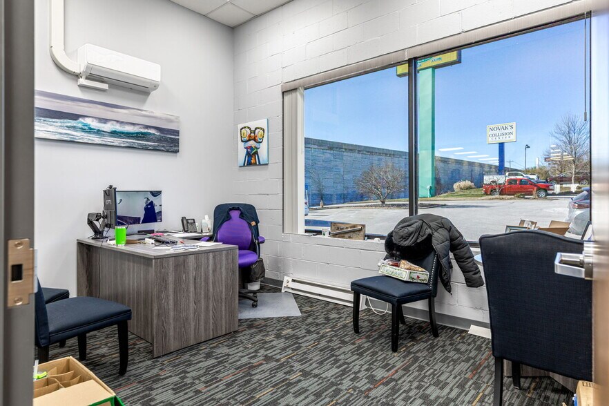 More Photos Of 4631 N Saint Peters Parkway, Saint Charles Flex For Sale