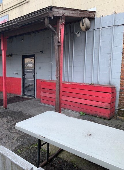 More Photos Of 1058-1068 Country Club Rd, Columbus General Retail For Sale