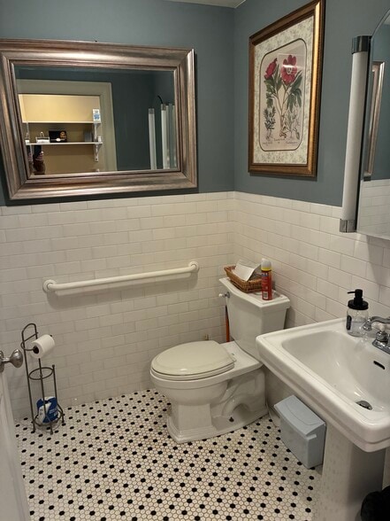 More Photos Of 1011 Hoosick Rd, Troy Storefront Retail Residential For Sale