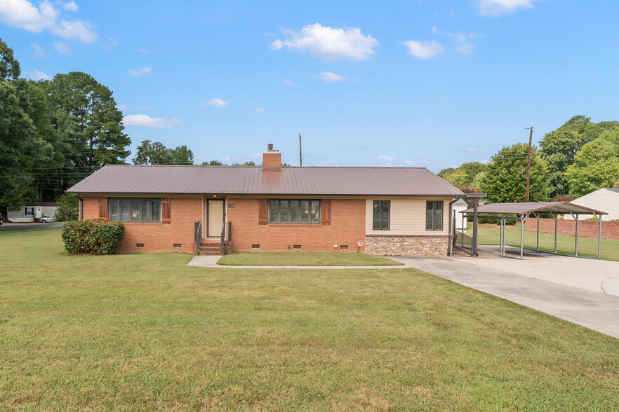 Primary Photo Of 128 Killian Farm Rd, Stanley Medical For Lease