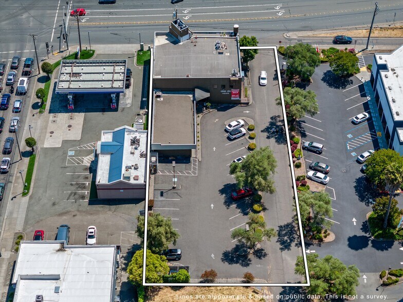 More Photos Of 1125 W Steele Ln, Santa Rosa Freestanding For Lease