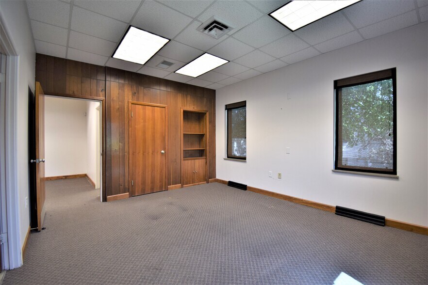 More Photos Of 716 Main St, Mount Vernon Office For Sale