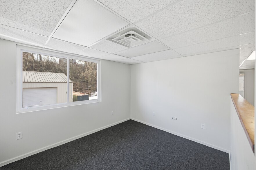 More Photos Of 400 Railroad St, Pittsburgh Warehouse For Lease