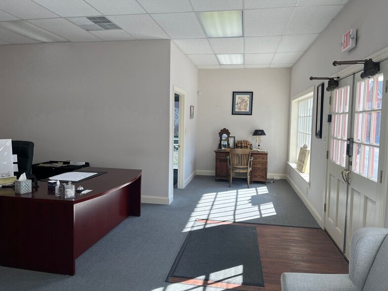 More Photos Of 145 E King St, Strasburg Storefront Retail Office For Lease