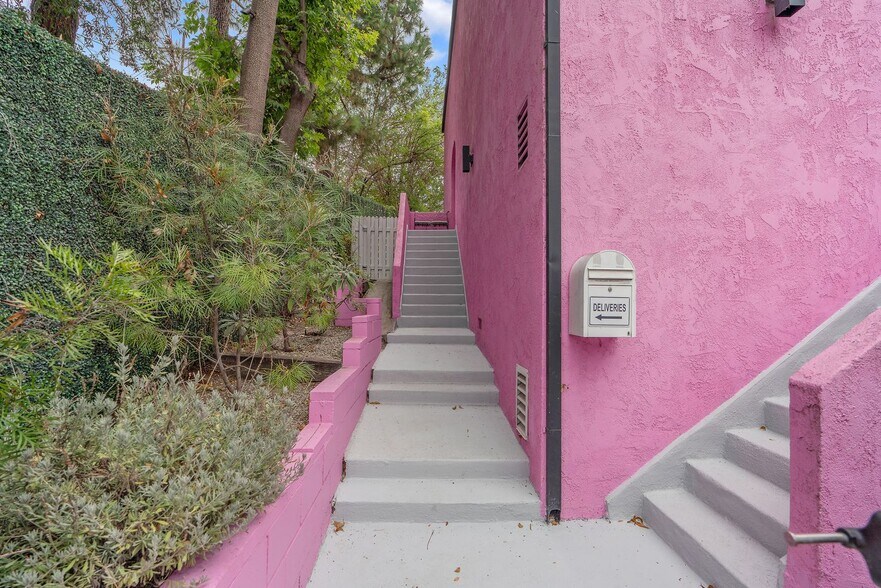 More Photos Of 1964 Vestal Ave, Los Angeles Office Residential For Sale