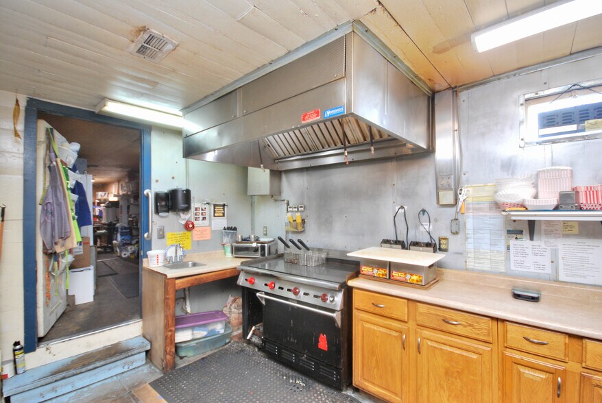 More Photos Of 12604 N State Highway 95, Cistern Restaurant For Sale