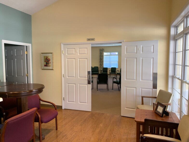 More Photos Of 4608 Lower Roswell Rd, Marietta Office For Sale