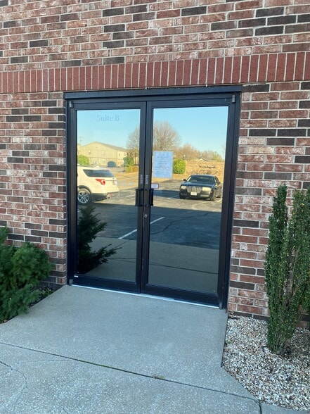 More Photos Of 2431 E 32nd St, Joplin Medical For Sale