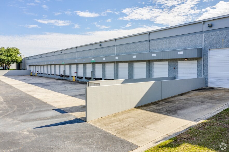 More Photos Of 1500 Tradeport Dr, Orlando Warehouse For Lease