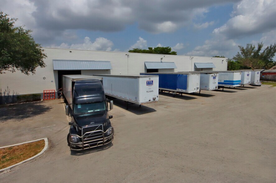 More Photos Of 2201-2211 Stirling Rd, Fort Lauderdale Unknown For Lease