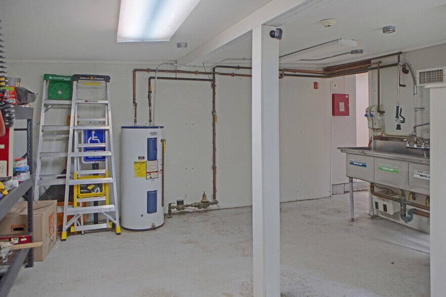 More Photos Of 165 Massachusetts Ave, Lunenburg Fast Food For Sale