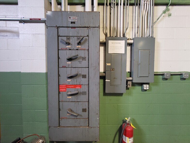 More Photos Of 516 Adele Ave, Joplin Distribution For Sale