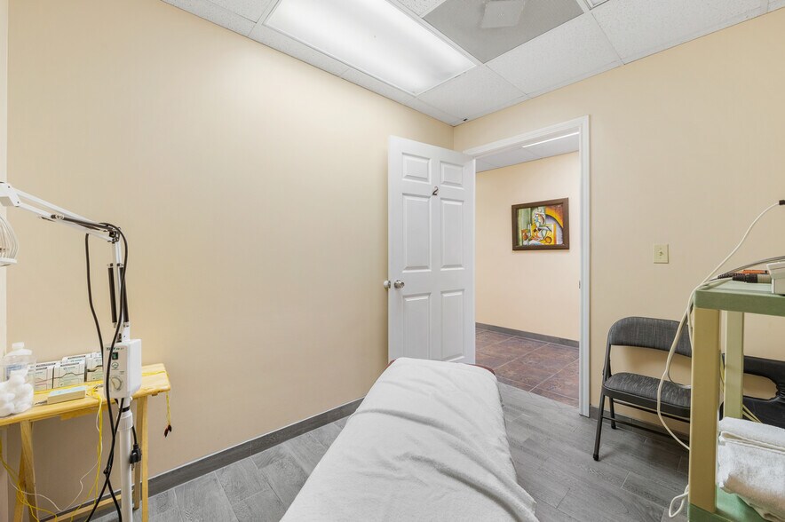 More Photos Of 3480 W Main St, League City Medical For Sale