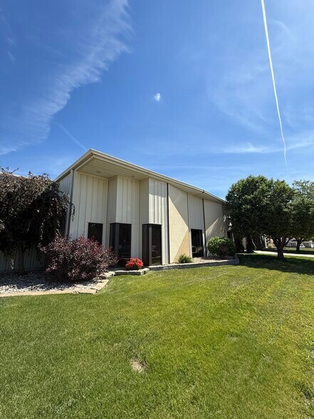 More Photos Of 1401 8th St SE, Orange City Flex For Sale