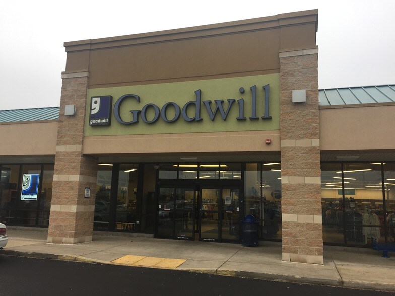 More Photos Of 1515-1589 Lee St, Des Plaines Unknown For Lease