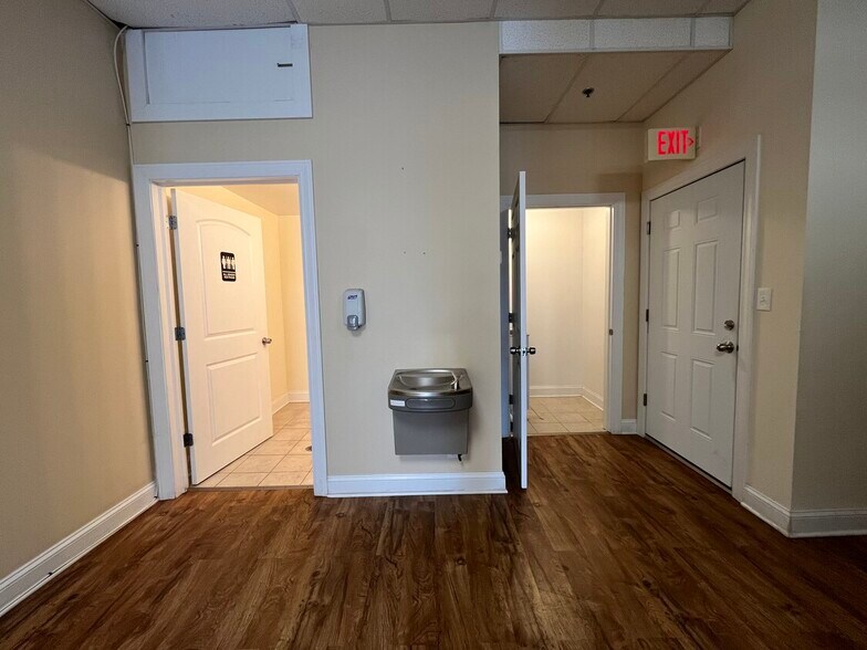 More Photos Of 1447-1455 W Irving Park Rd, Chicago Apartments For Lease