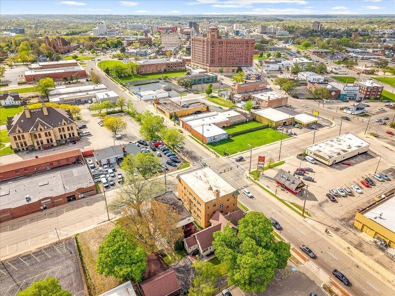 More Photos Of 204 S 6th St, Rockford Apartments For Sale