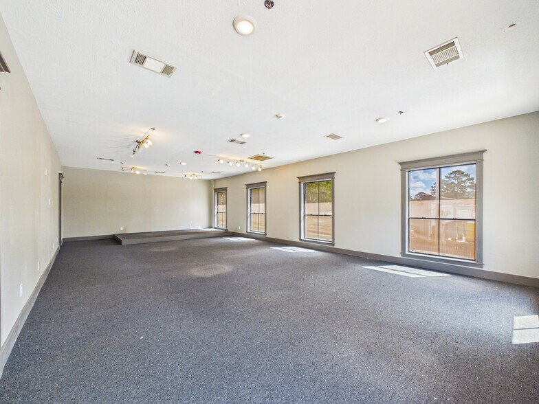 More Photos Of 25222 Glen Loch Dr, Spring Coworking Space