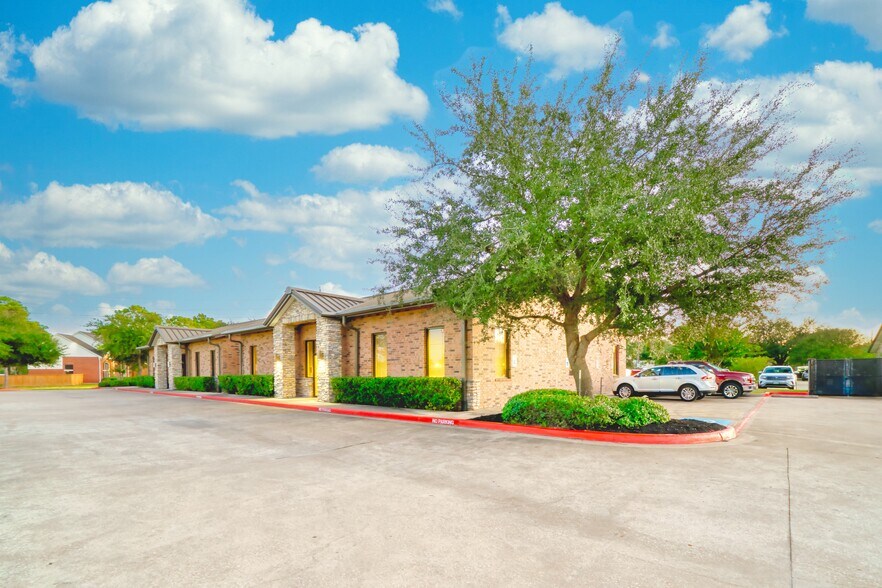 More Photos Of 15430 Ridge Park Dr, Houston Office For Sale