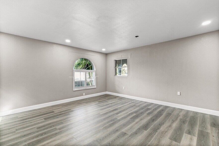 More Photos Of 1666 N Donnelly Pl, Mount Dora Medical For Lease