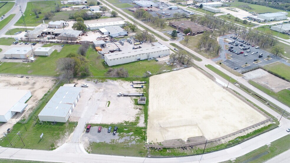 More Photos Of 1515 Shiloh Ave, Bryan Warehouse For Lease