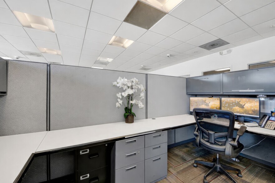 More Photos Of 2001 Central Park Ave, Yonkers Office For Sale