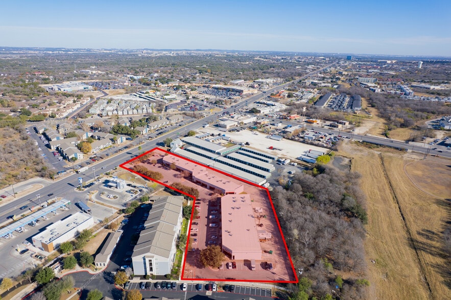 More Photos Of 8666 Huebner Rd, San Antonio Light Manufacturing For Lease