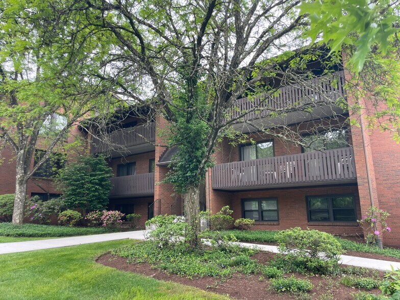 More Photos Of 600 McKnight Park Dr, Pittsburgh Office For Lease