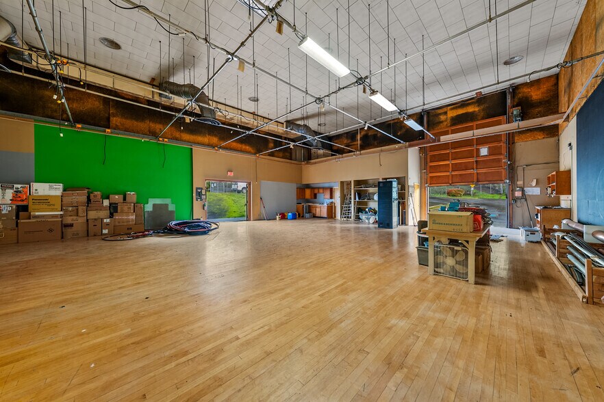 More Photos Of 655 W Umpqua St, Roseburg Radio TVTransmission Facilities For Sale