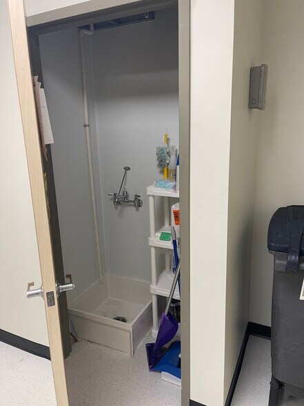 More Photos Of 1070 S Bishop Ave, Rolla Storefront For Lease