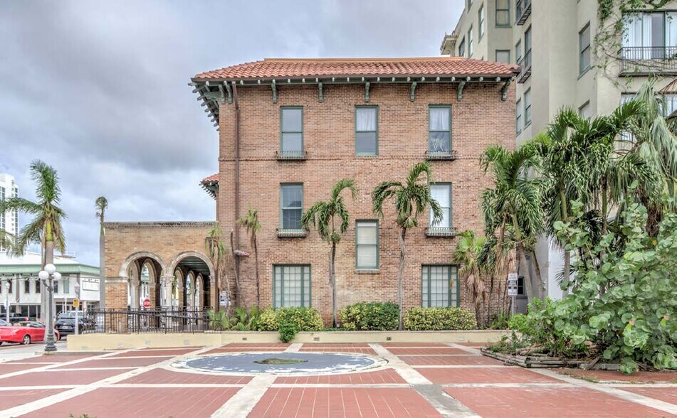 More Photos Of 2310 First St, Fort Myers Loft Creative Space For Lease