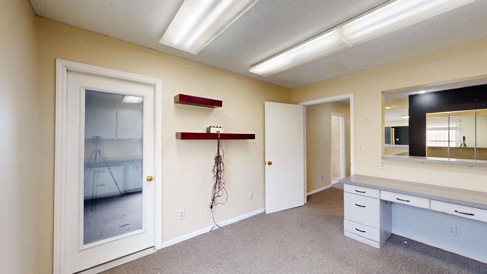 More Photos Of 3130 N Woodford St, Decatur Freestanding For Lease