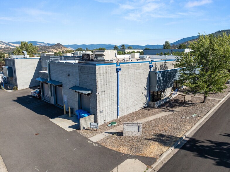 More Photos Of 710 Jefferson Ave, Ashland Light Manufacturing For Sale
