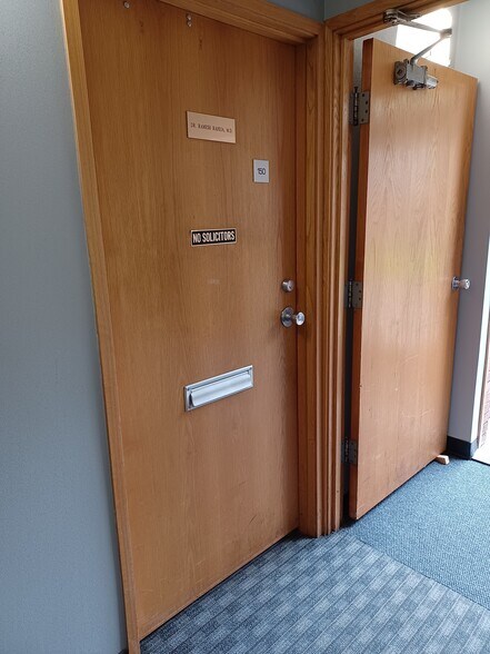 More Photos Of 32905 W 12 Mile Rd, Farmington Hills Medical For Sale