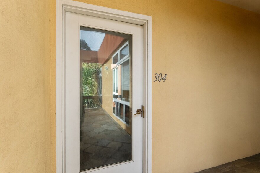 More Photos Of 2534 State St, San Diego Office For Sale