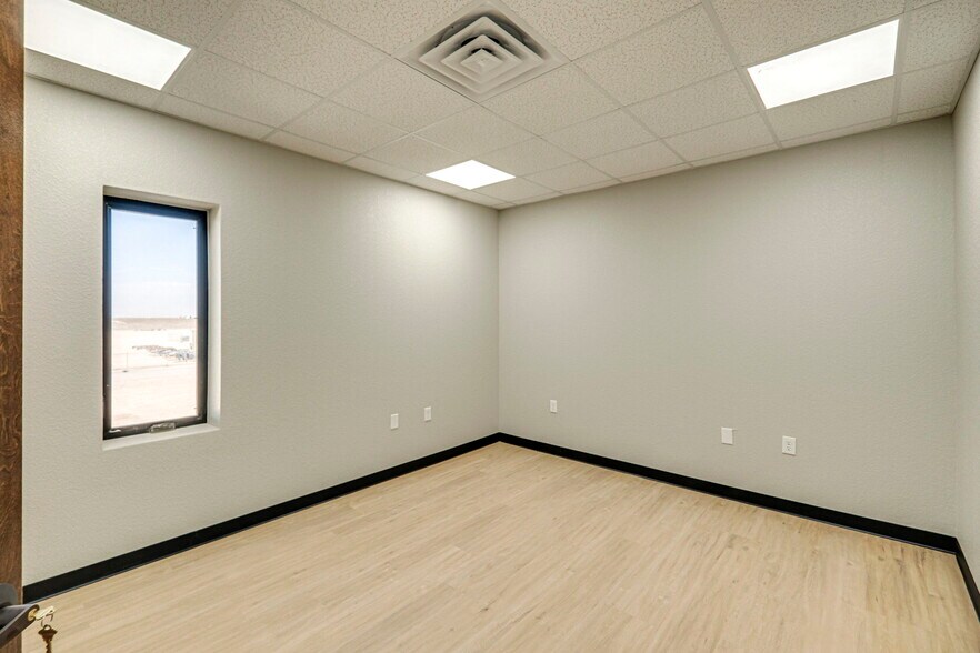 More Photos Of 16791 W Basin St, Odessa Warehouse For Sale