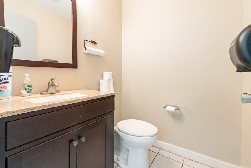 More Photos Of 204 5th St, Orlando Industrial For Sale